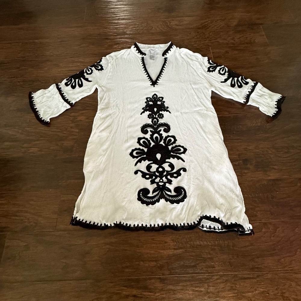 Chico's White Black Embroidered Tunic Cover Up XL Rayon Boho EUC